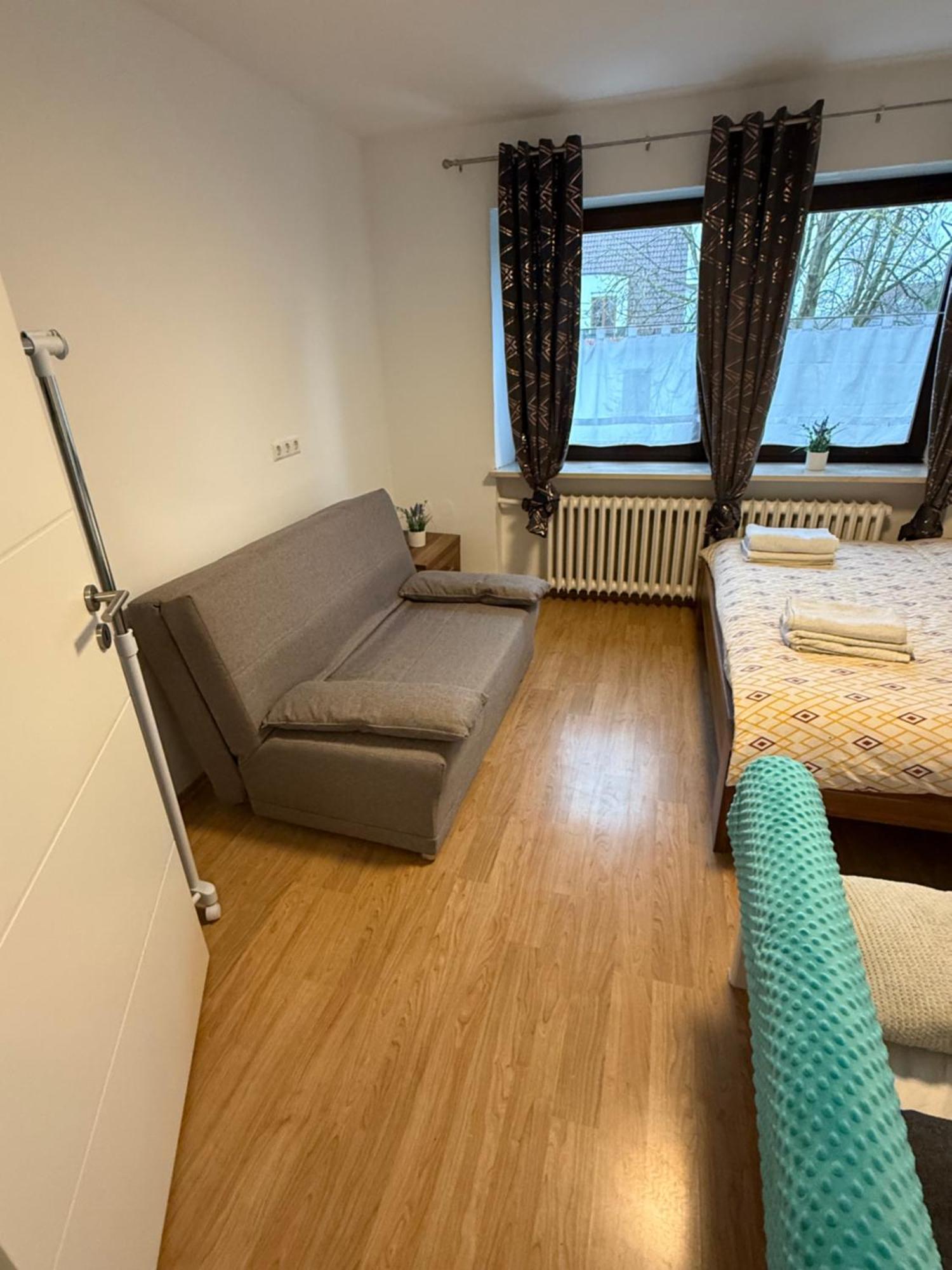 Gemuetliche Gaeste Suite Fuer Ruhige Naechte. Zentral Ichenhausen Extérieur photo